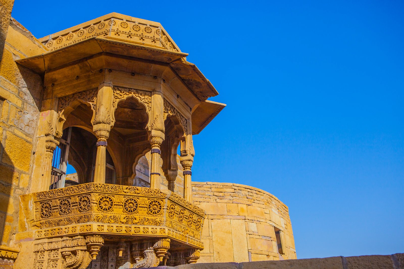 Rajasthan tour package – Jaipur palaces, Jaisalmer desert safari and Udaipur lakes